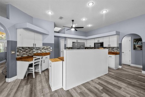 Casa en venta en Zephyrhills, Florida, 4 dormitorios, 194.07 m2 № 2221916 - foto 12