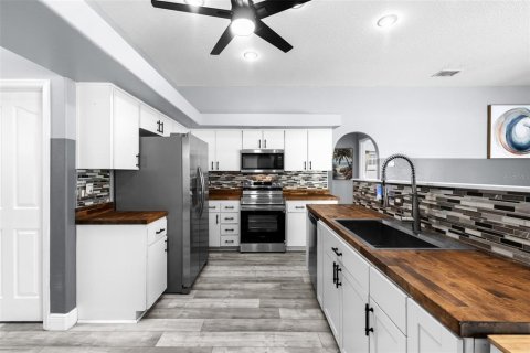 Casa en venta en Zephyrhills, Florida, 4 dormitorios, 194.07 m2 № 2221916 - foto 9