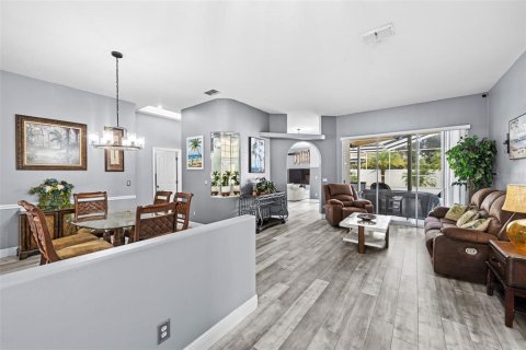 Casa en venta en Zephyrhills, Florida, 4 dormitorios, 194.07 m2 № 2221916 - foto 8