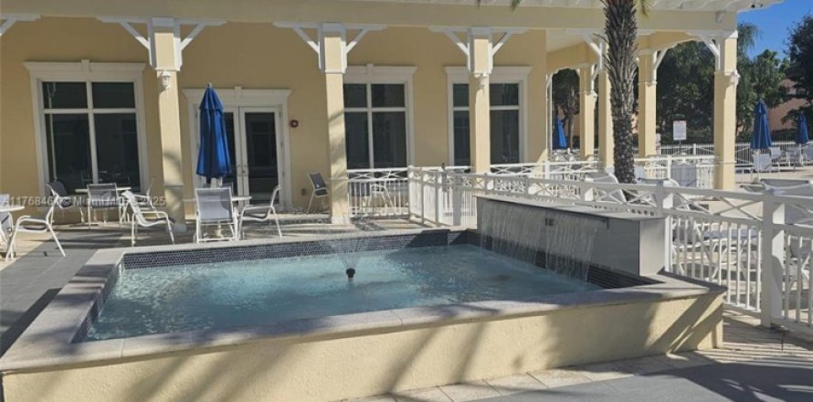 Townhouse in Homestead, Florida 3 bedrooms, 130.25 sq.m. № 1941308