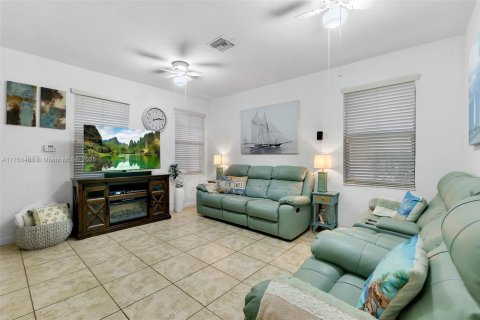 Townhouse in Homestead, Florida 3 bedrooms, 130.25 sq.m. № 1941308 - photo 7