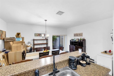 Townhouse in Homestead, Florida 3 bedrooms, 130.25 sq.m. № 1941308 - photo 13