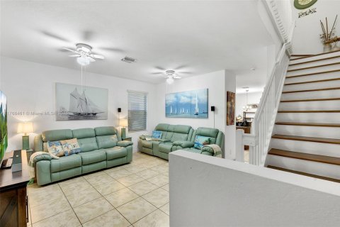 Townhouse in Homestead, Florida 3 bedrooms, 130.25 sq.m. № 1941308 - photo 8
