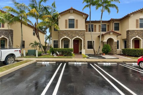 Townhouse in Homestead, Florida 3 bedrooms, 130.25 sq.m. № 1941308 - photo 2