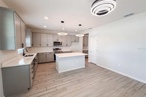 Villa ou maison à vendre à Lakeland, Floride: 5 chambres, 251.95 m2 № 2227344 - photo 2