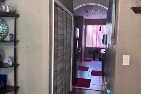 Touwnhouse à vendre à Homestead, Floride: 4 chambres, 160.54 m2 № 2090247 - photo 4