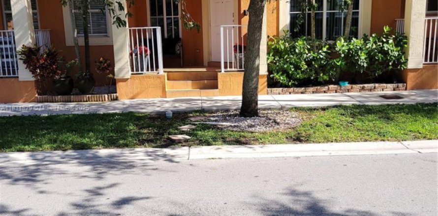 Touwnhouse à Homestead, Floride 4 chambres, 160.54 m2 № 2090247