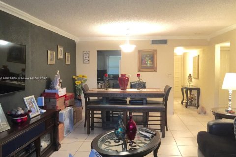 Condo in Miami, Florida, 2 bedrooms  № 1920500 - photo 5