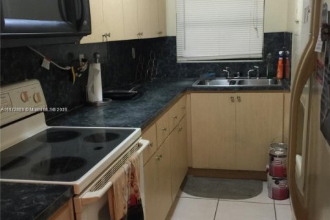 Condo in Miami, Florida, 2 bedrooms  № 1920500 - photo 7