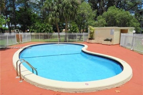 Condo in Miami, Florida, 2 bedrooms  № 1920500 - photo 14