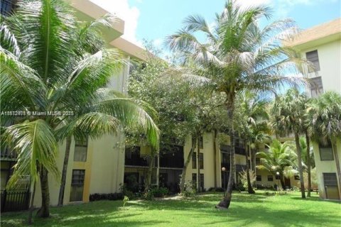 Condo in Miami, Florida, 2 bedrooms  № 1920500 - photo 13