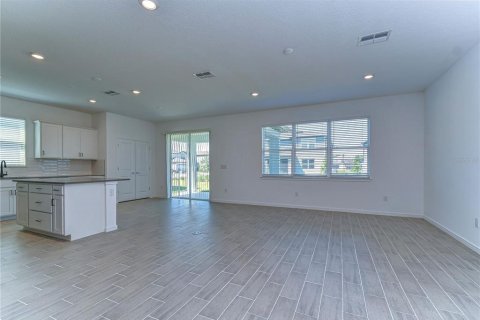 Villa ou maison à louer à Land O' Lakes, Floride: 4 chambres, 209.96 m2 № 2337431 - photo 8
