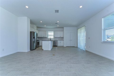 Villa ou maison à louer à Land O' Lakes, Floride: 4 chambres, 209.96 m2 № 2337431 - photo 9