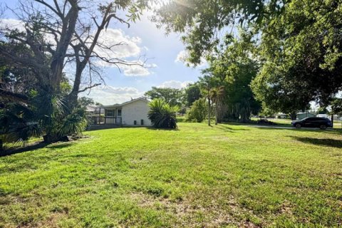 House in Okeechobee, Florida 1 bedroom, 68 sq.m. № 2146660 - photo 5