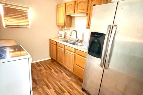 House in Okeechobee, Florida 1 bedroom, 68 sq.m. № 2146660 - photo 8