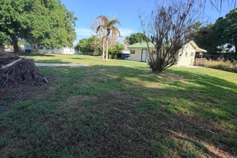 House in Okeechobee, Florida 1 bedroom, 68 sq.m. № 2146660 - photo 15