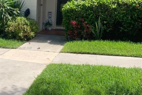 Townhouse in Coconut Creek, Florida 2 bedrooms, 123.75 sq.m. № 2030431 - photo 3