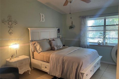 Townhouse in Coconut Creek, Florida 2 bedrooms, 123.75 sq.m. № 2030431 - photo 17