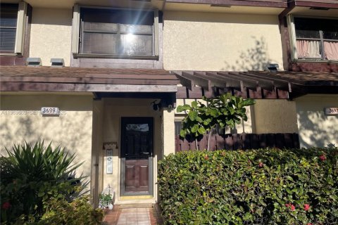 Townhouse in Coconut Creek, Florida 2 bedrooms, 123.75 sq.m. № 2030431 - photo 2