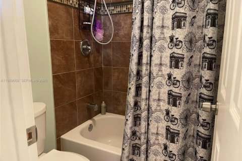 Townhouse in Coconut Creek, Florida 2 bedrooms, 123.75 sq.m. № 2030431 - photo 18