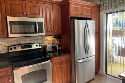 Townhouse in Coconut Creek, Florida 2 bedrooms, 123.75 sq.m. № 2030431 - photo 6