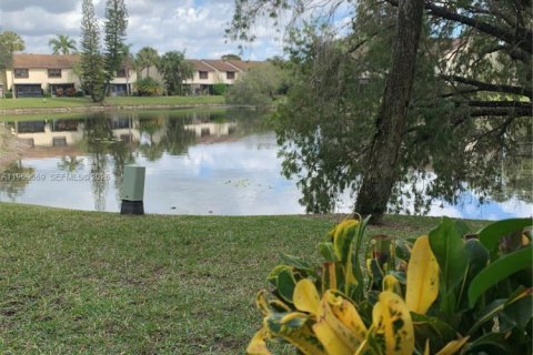 Townhouse in Coconut Creek, Florida 2 bedrooms, 123.75 sq.m. № 2030431 - photo 29