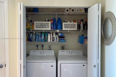 Townhouse in Coconut Creek, Florida 2 bedrooms, 123.75 sq.m. № 2030431 - photo 9