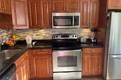 Townhouse in Coconut Creek, Florida 2 bedrooms, 123.75 sq.m. № 2030431 - photo 5