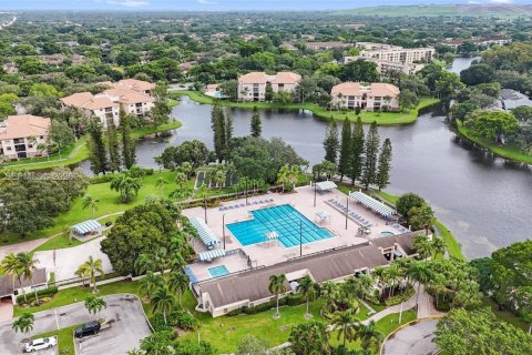 Townhouse in Coconut Creek, Florida 2 bedrooms, 123.75 sq.m. № 2030431