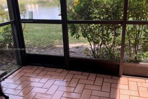 Townhouse in Coconut Creek, Florida 2 bedrooms, 123.75 sq.m. № 2030431 - photo 28