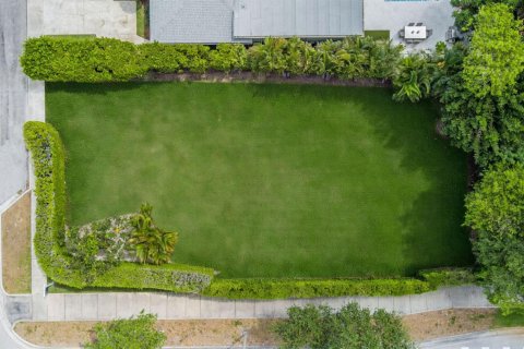 Commercial property in West Palm Beach, Florida № 2241314