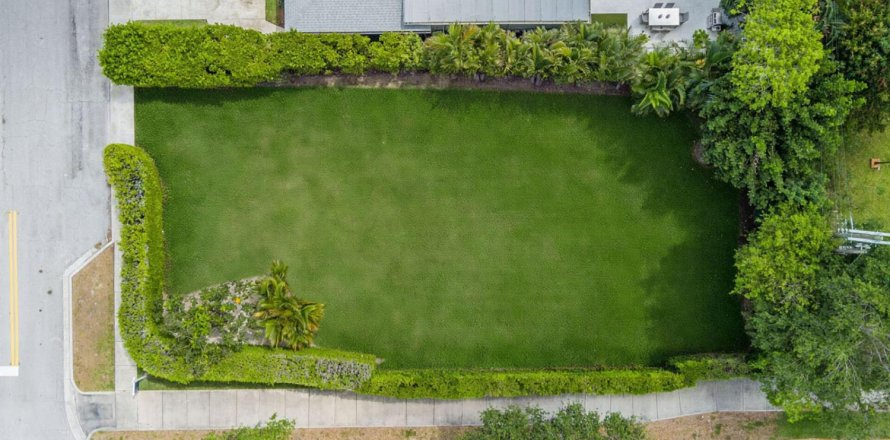 Commercial property in West Palm Beach, Florida № 2241314