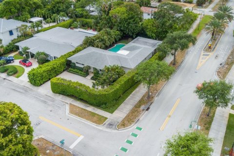 Commercial property in West Palm Beach, Florida № 2241314 - photo 12