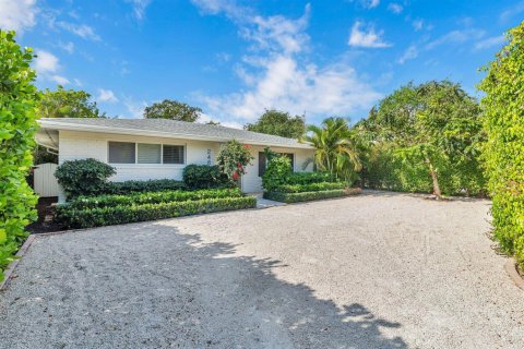 Commercial property in West Palm Beach, Florida № 2241314 - photo 4