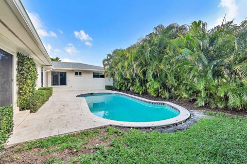 Commercial property in West Palm Beach, Florida № 2241314 - photo 10
