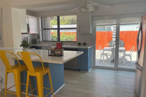 Villa ou maison à louer à Miami, Floride: 1 chambre, 74.32 m2 № 2037952 - photo 2