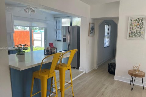 Villa ou maison à louer à Miami, Floride: 1 chambre, 74.32 m2 № 2037952 - photo 17