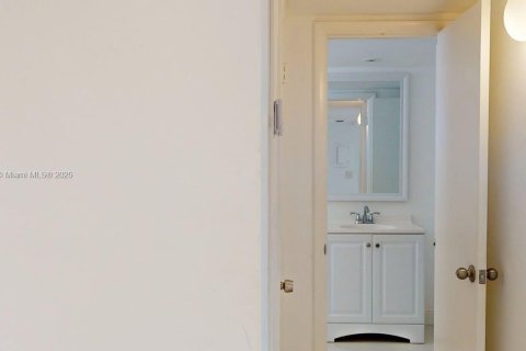 Condominio en venta en Aventura, Florida, 1 dormitorio, 71.35 m2 № 1880048 - foto 13