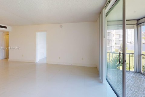 Condominio en venta en Aventura, Florida, 1 dormitorio, 71.35 m2 № 1880048 - foto 5