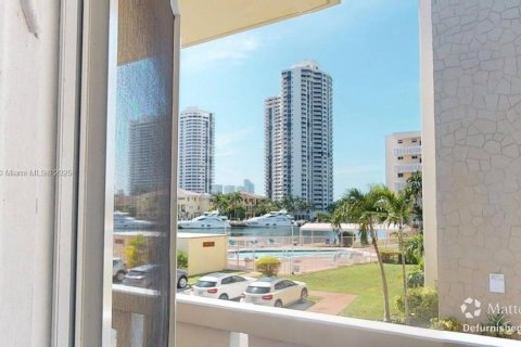 Condominio en venta en Aventura, Florida, 1 dormitorio, 71.35 m2 № 1880048 - foto 3