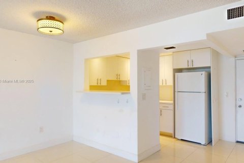 Condominio en venta en Aventura, Florida, 1 dormitorio, 71.35 m2 № 1880048 - foto 9