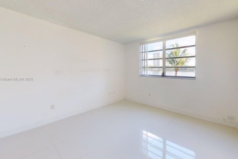 Condominio en venta en Aventura, Florida, 1 dormitorio, 71.35 m2 № 1880048 - foto 11