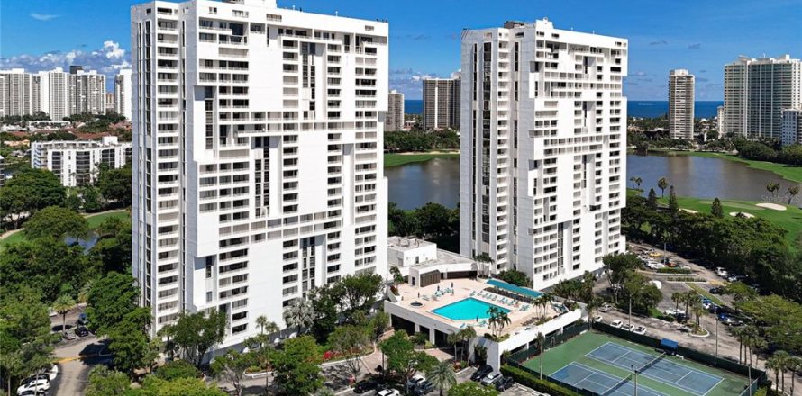 Condo à Miami, Floride, 3 chambres № 2298923