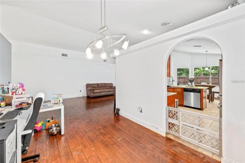Casa en venta en Orlando, Florida, 3 dormitorios, 180.04 m2 № 1782729 - foto 10