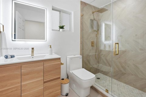 House in Deerfield Beach, Florida 3 bedrooms, 106.65 sq.m. № 2248050 - photo 16