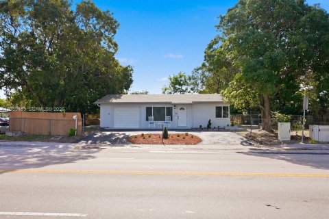 House in Deerfield Beach, Florida 3 bedrooms, 106.65 sq.m. № 2248050