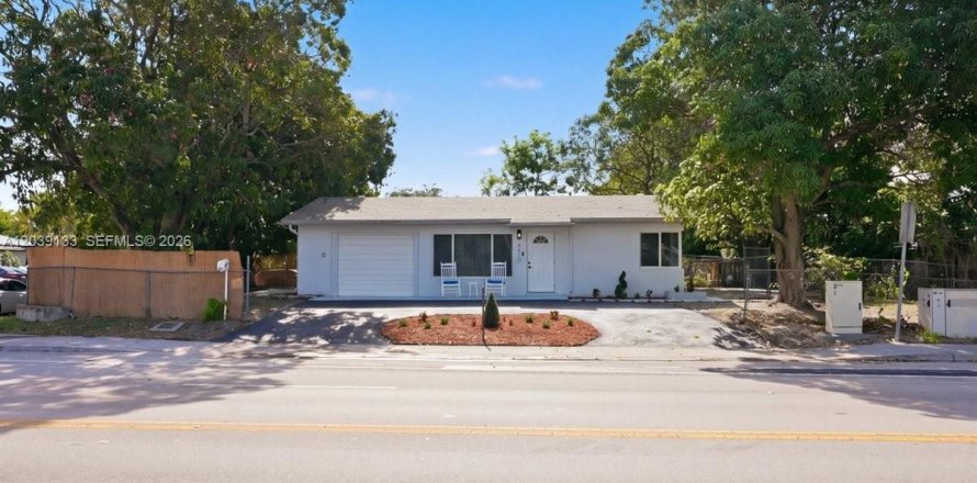 House in Deerfield Beach, Florida 3 bedrooms, 106.65 sq.m. № 2248050
