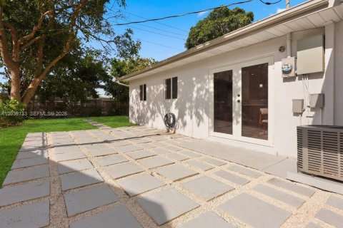 House in Deerfield Beach, Florida 3 bedrooms, 106.65 sq.m. № 2248050 - photo 25