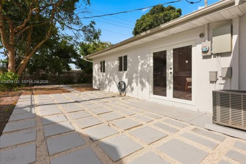 House in Deerfield Beach, Florida 3 bedrooms, 106.65 sq.m. № 2248050 - photo 24