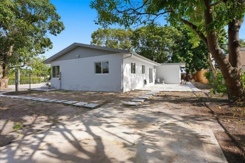 House in Deerfield Beach, Florida 3 bedrooms, 106.65 sq.m. № 2248050 - photo 26